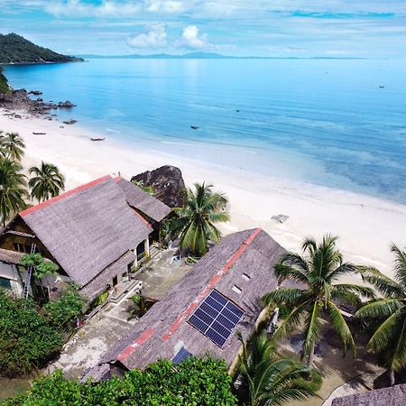 Shambala Madagascar: Beachfront Lodge And Adventures Ambolobozo Exterior photo