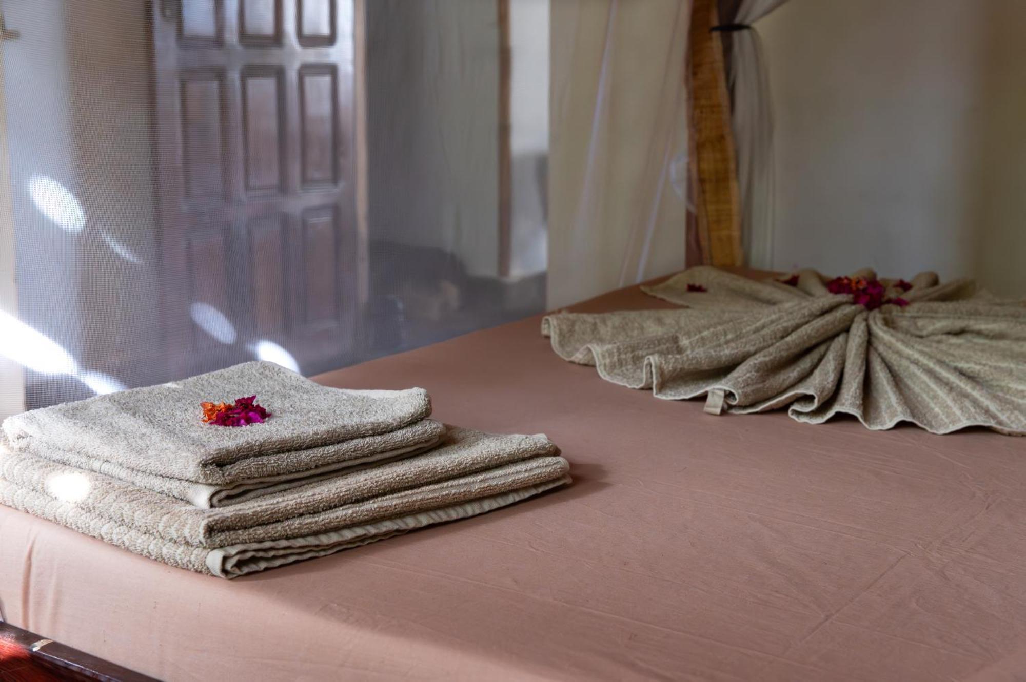 Shambala Madagascar: Beachfront Lodge And Adventures Ambolobozo Exterior photo