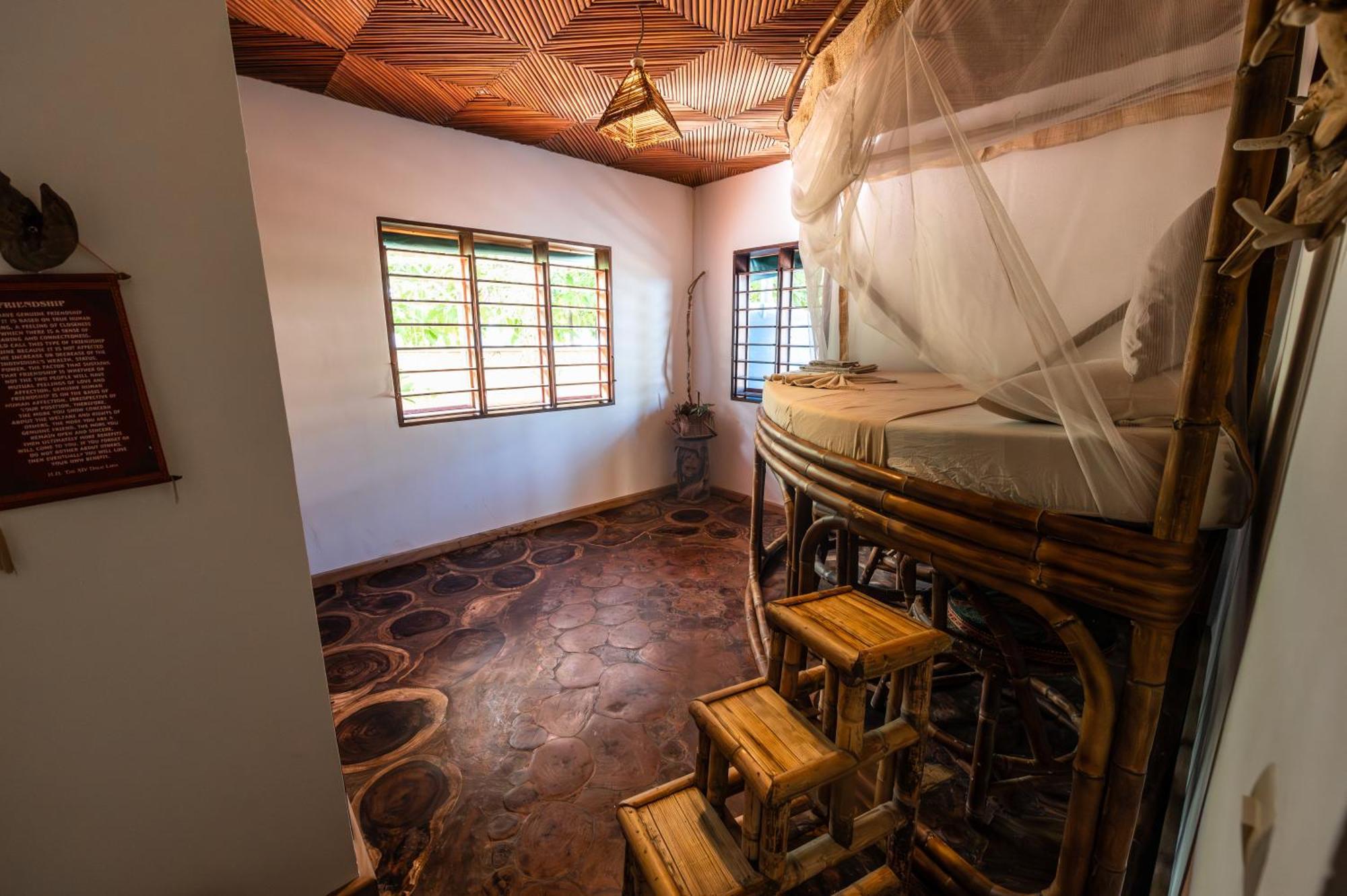 Shambala Madagascar: Beachfront Lodge And Adventures Ambolobozo Exterior photo