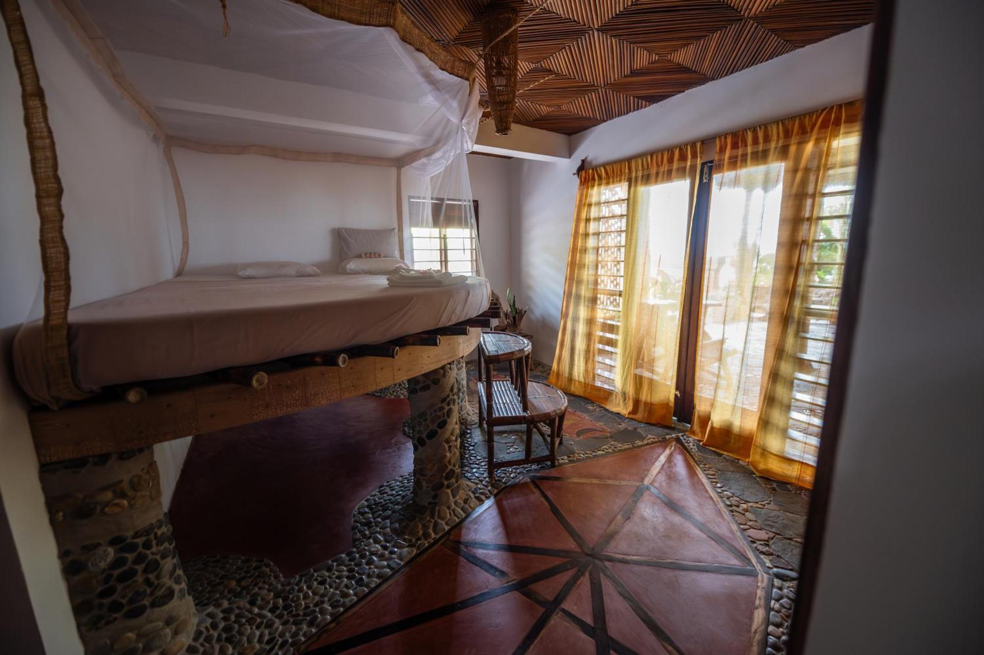 Shambala Madagascar: Beachfront Lodge And Adventures Ambolobozo Exterior photo