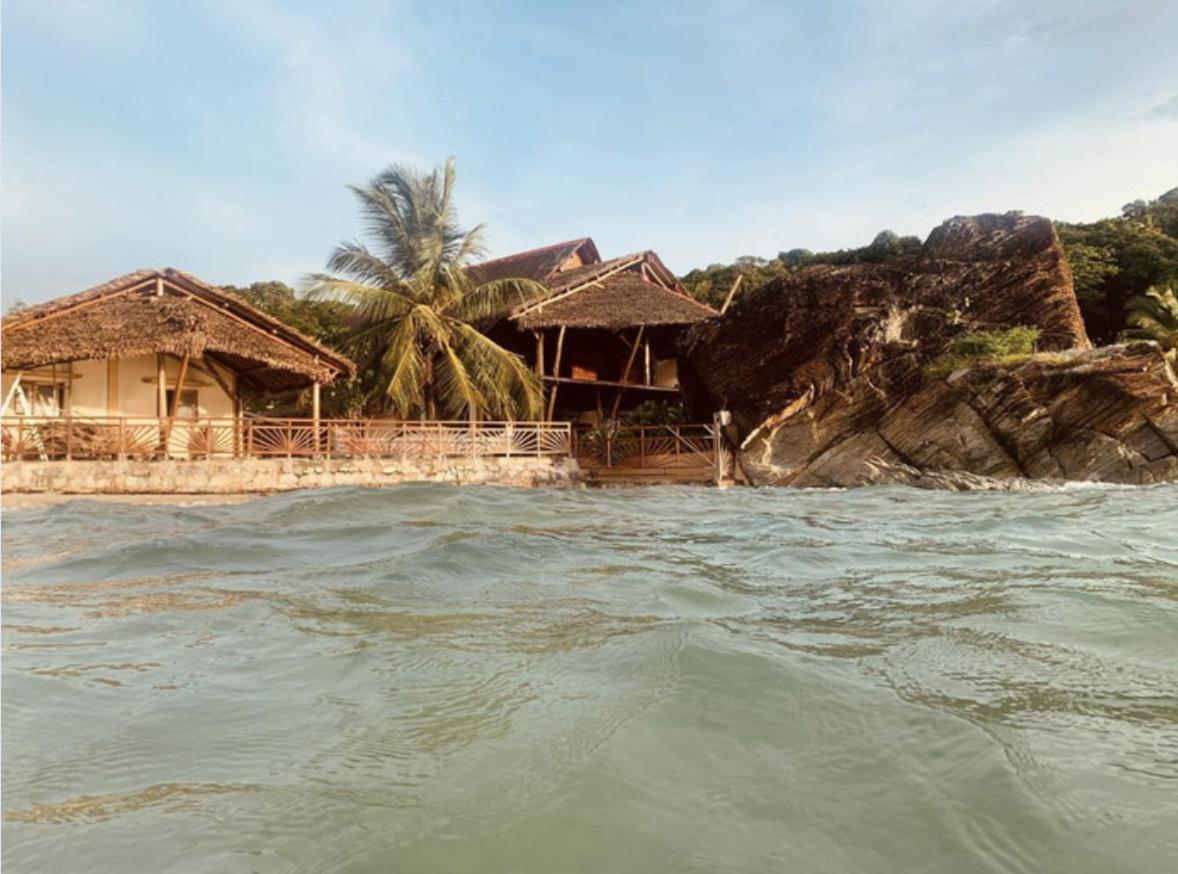 Shambala Madagascar: Beachfront Lodge And Adventures Ambolobozo Exterior photo